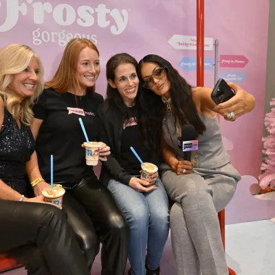 Lisa Barlow takes a selfie with fans, frozen drinks in hand